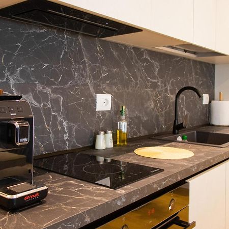 Luxury Rooftop 23 Bed and Breakfast Tirana Esterno foto
