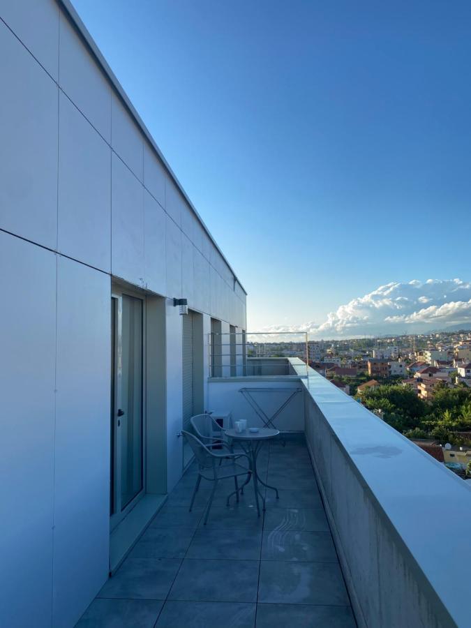 Luxury Rooftop 23 Bed and Breakfast Tirana Esterno foto