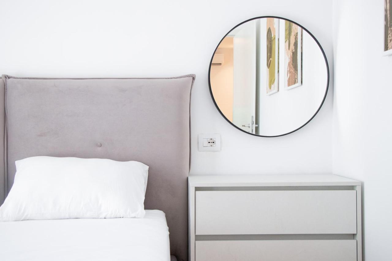 Luxury Rooftop 23 Bed and Breakfast Tirana Esterno foto