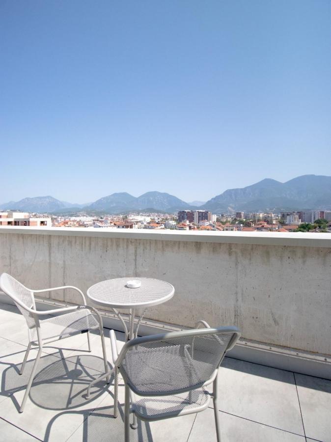 Luxury Rooftop 23 Bed and Breakfast Tirana Esterno foto
