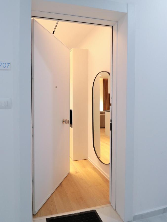 Luxury Rooftop 23 Bed and Breakfast Tirana Esterno foto