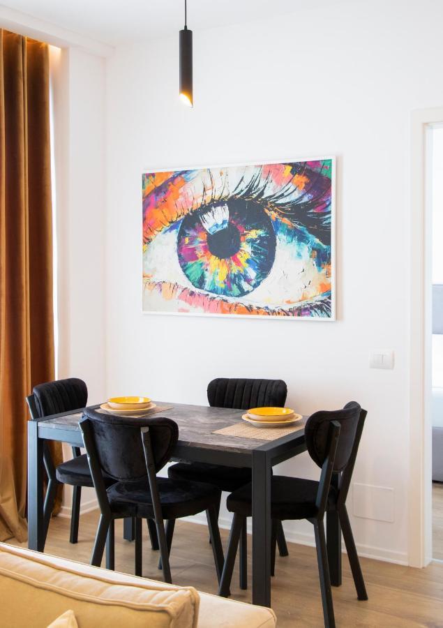 Luxury Rooftop 23 Bed and Breakfast Tirana Esterno foto