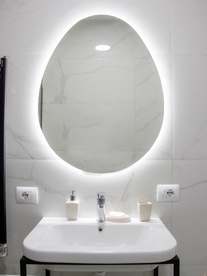 Luxury Rooftop 23 Bed and Breakfast Tirana Esterno foto