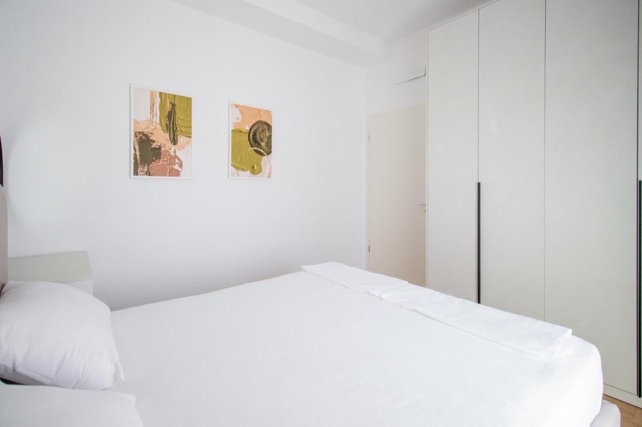 Luxury Rooftop 23 Bed and Breakfast Tirana Esterno foto