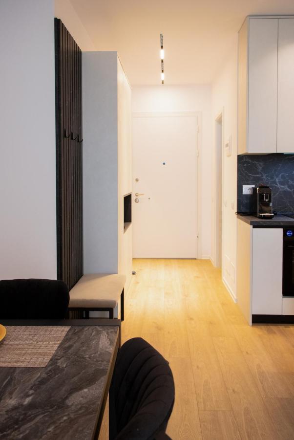 Luxury Rooftop 23 Bed and Breakfast Tirana Esterno foto